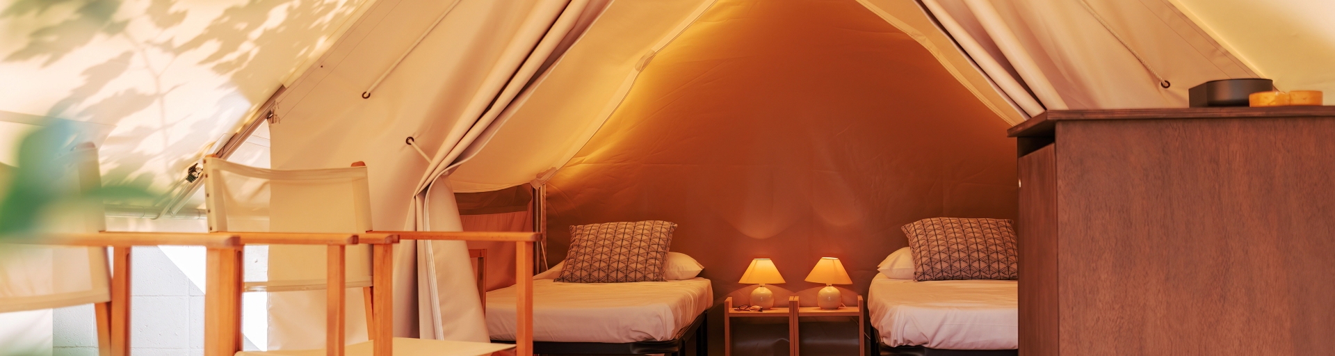 Nature camp - Cotton tent, unusual accommodation in the Gard offered by the Les Lodges du Lagon campsite in Calvisson