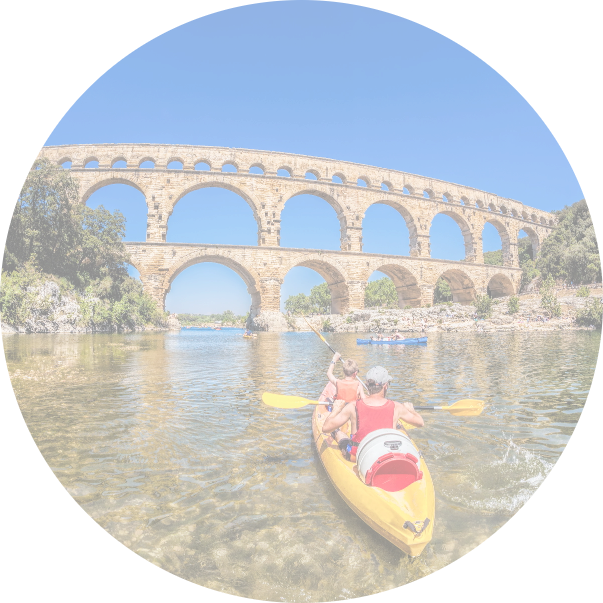 Sightseeing in the vicinity of Les Lodges du Lagon campsite in the Gard. The Pont du Gard